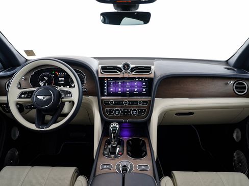 Certified 2023 Bentley Bentayga AWD/4WD image 4