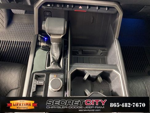 Used 2024 Toyota Tundra Limited image 23