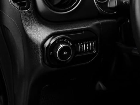 Used 2019 Jeep Wrangler Sport AWD/4WD image 25