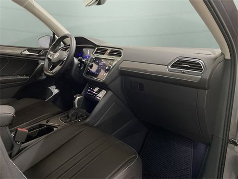 Used 2022 Volkswagen Tiguan SE image 15