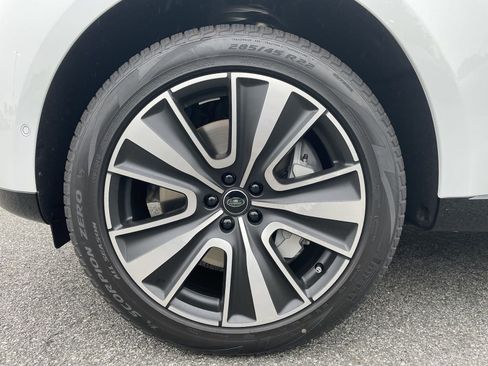 New 2025 Land Rover Range Rover SE image 9