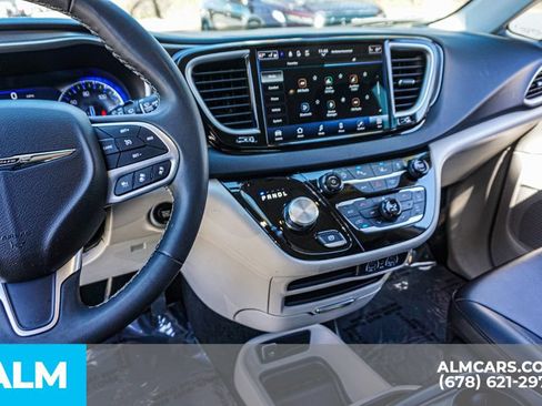 Used 2024 Chrysler Pacifica Touring-L FWD image 38