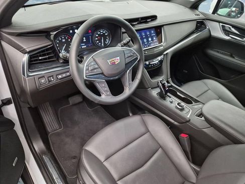 Used 2026 Cadillac XT5 Premium Luxury FWD image 2