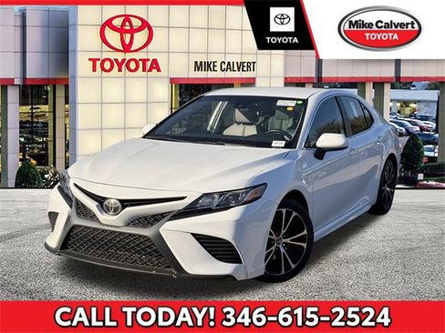 Used 2020 Toyota Camry SE image 1