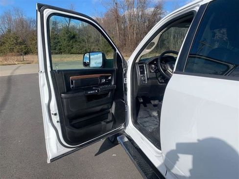 Used 2018 RAM 1500 Laramie image 34