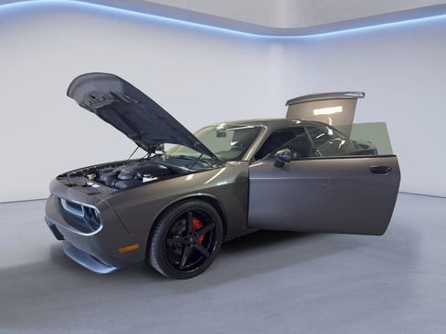 Used 2014 Dodge Challenger SXT RWD image 11