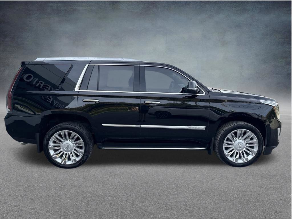 Used 2018 Cadillac Escalade Luxury AWD/4WD image 7