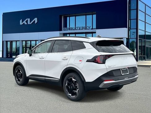 Certified 2026 Kia Sportage EX w/ EX Panoramic Sunroof Package AWD/4WD image 4
