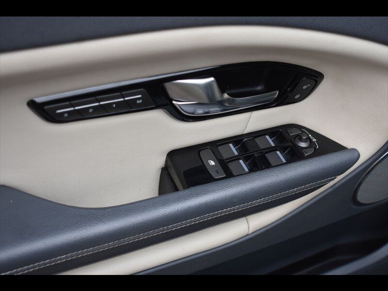 Used 2019 Land Rover Range Rover Evoque SE Premium AWD/4WD image 18