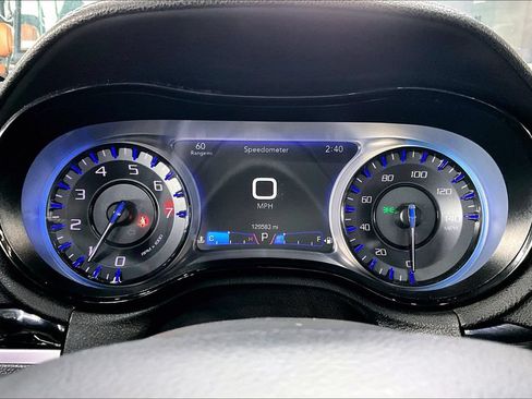Used 2018 Chrysler 300 S AWD/4WD image 13