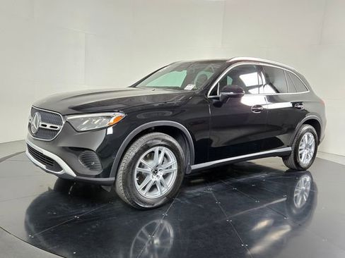 Used 2025 Mercedes-Benz GLC 300 image 2