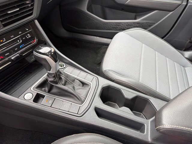 Used 2025 Volkswagen Jetta SE FWD image 25