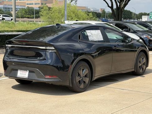 New 2026 Toyota Prius Plug-In Hybrid FWD image 4