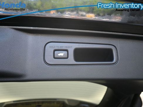 Used 2025 Honda Pilot Black Edition image 11