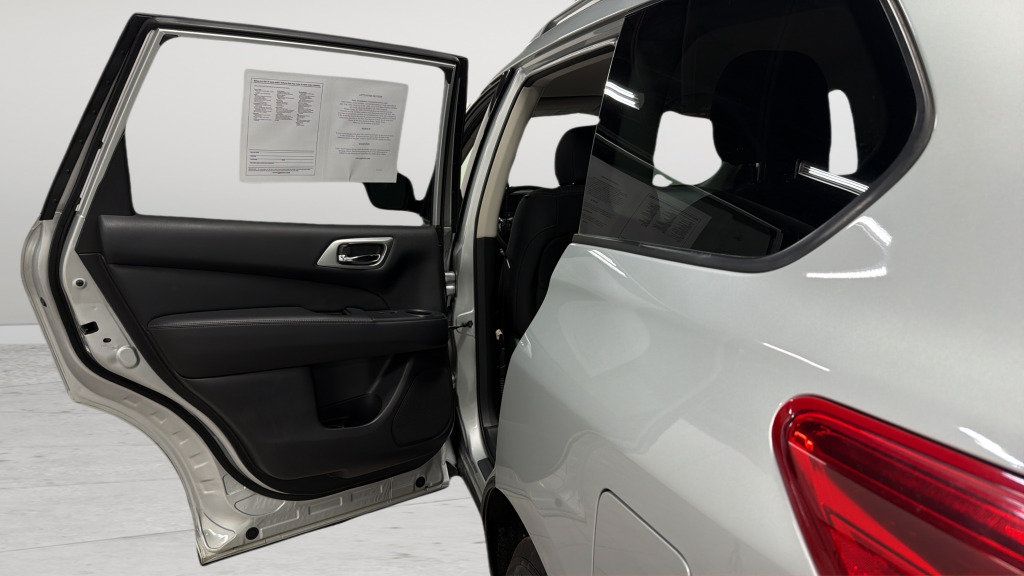 Used 2019 Nissan Pathfinder S AWD/4WD image 33