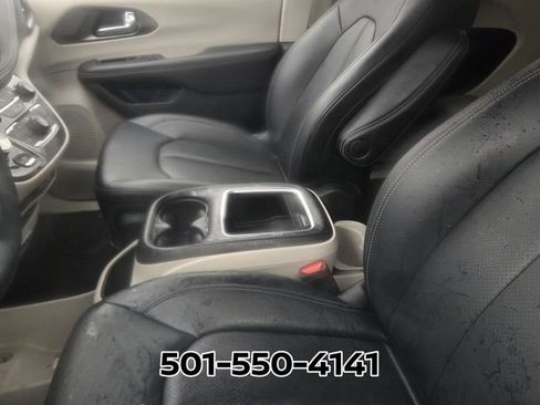 Used 2024 Chrysler Pacifica Select FWD image 10