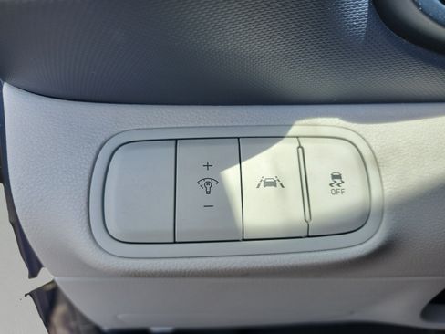 Used 2020 Hyundai Venue FWD image 13