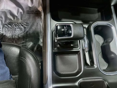 Used 2024 Chevrolet Silverado 1500 RST w/ Redline Edition AWD/4WD image 17