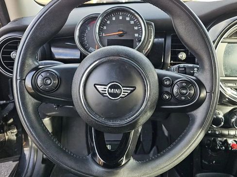 Used 2019 MINI Cooper 4-Door Hardtop image 6