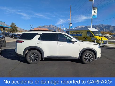 Used 2023 Nissan Pathfinder SV image 2