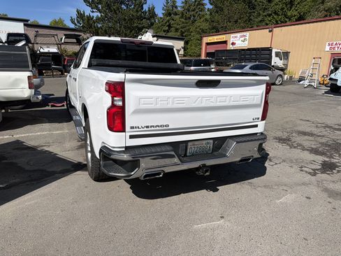 Used 2021 Chevrolet Silverado 1500 LTZ w/ Technology Package AWD/4WD image 3