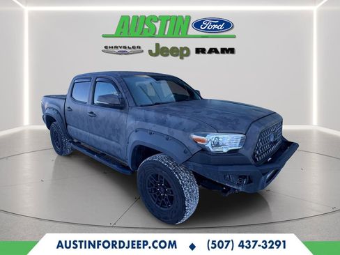 Used 2018 Toyota Tacoma TRD Off-Road image 7