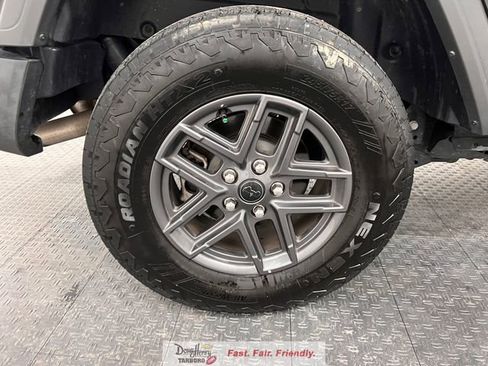 Used 2025 Jeep Wrangler Unlimited Sport AWD/4WD image 18