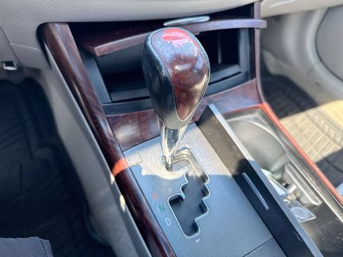 Used 2011 Toyota Avalon Limited FWD image 18