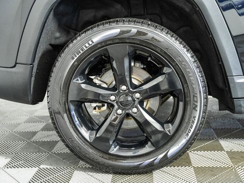 Used 2025 Jeep Grand Cherokee Limited w/ Luxury Tech Group II image 21