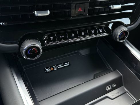 New 2026 Chevrolet Suburban Premier image 17