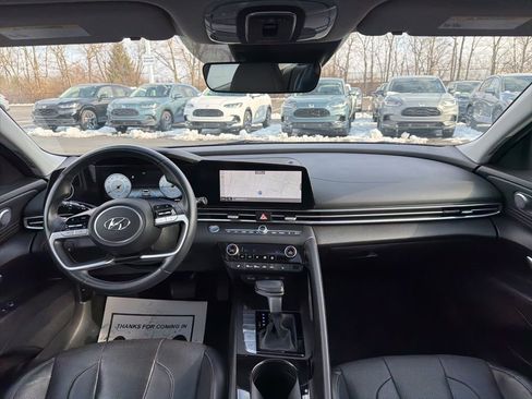 Used 2023 Hyundai Elantra Limited image 12