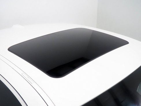Used 2023 BMW i4 eDrive35 RWD image 4
