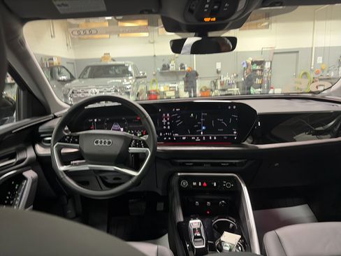 Certified 2025 Audi Q5 Premium w/ Convenience Package image 29