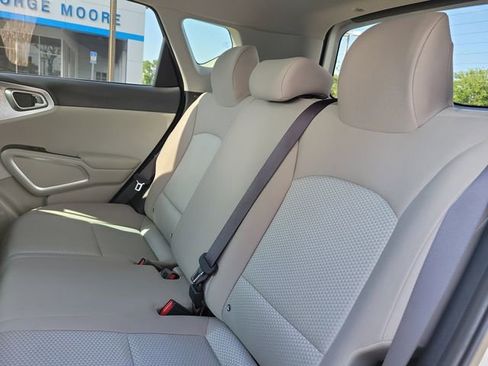 Used 2025 Kia Soul LX w/ LX Technology Package FWD image 12