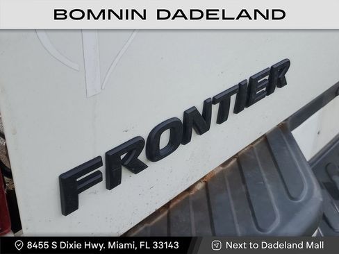 Used 2021 Nissan Frontier SV w/ Midnight Edition Floor Mats image 7