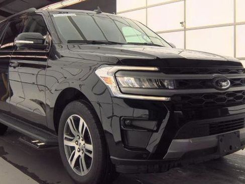 Used 2024 Ford Expedition XLT image 2