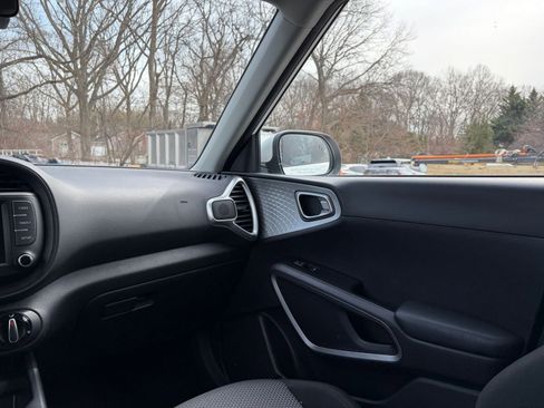 Used 2025 Kia Soul LX w/ LX Technology Package image 33