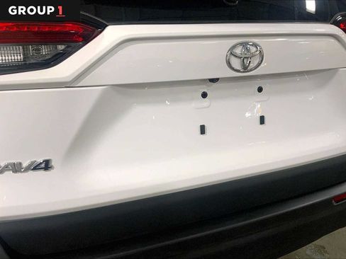 Used 2023 Toyota RAV4 LE AWD/4WD image 31