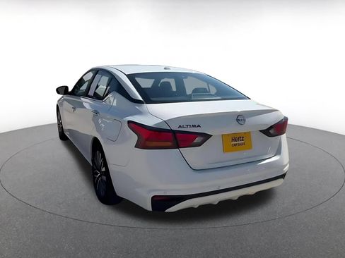 Used 2025 Nissan Altima 2.5 SV FWD image 11
