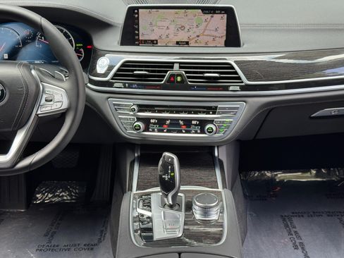 Used 2019 BMW 740i RWD image 25