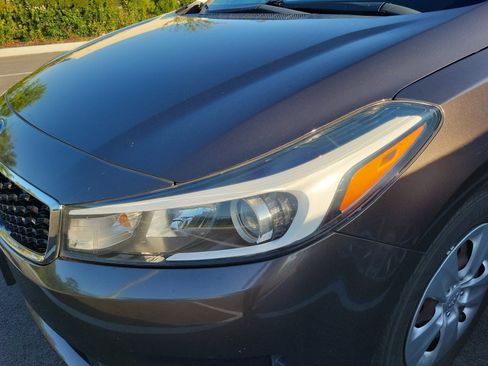 Used 2017 Kia Forte LX FWD image 5
