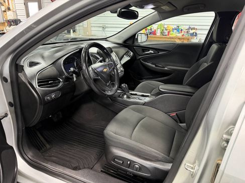 Used 2017 Chevrolet Malibu LT image 10