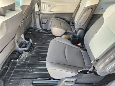 Used 2022 Toyota Sienna XSE w/ XSE Plus Package FWD image 31
