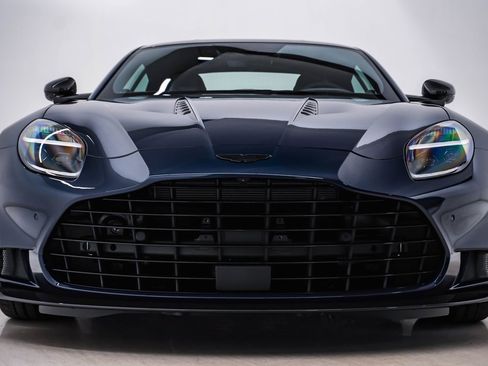 New 2025 Aston Martin Vanquish image 7