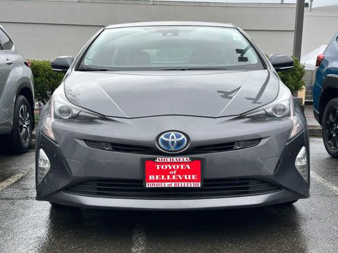 Used 2016 Toyota Prius Four Touring w/ Premium Convenience Package FWD image 3