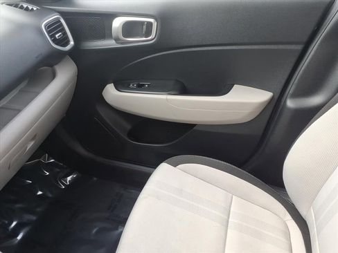 Used 2025 Hyundai Venue SEL FWD image 24