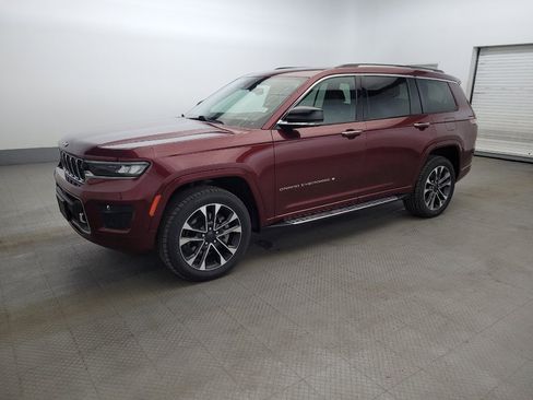 Used 2021 Jeep Grand Cherokee L Overland w/ Advanced Protech Group III AWD/4WD image 2