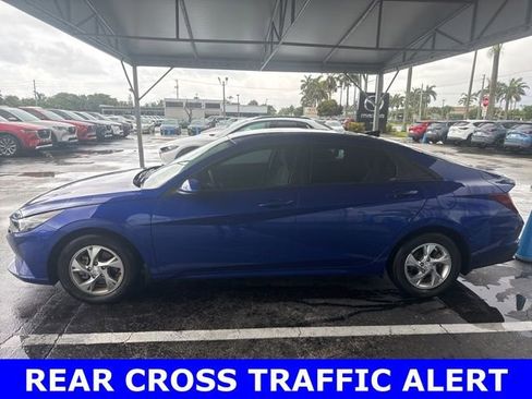Used 2023 Hyundai Elantra SE FWD image 3