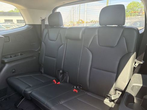 Used 2025 Kia Telluride LX FWD image 23