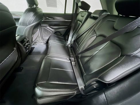 Used 2023 Jeep Grand Cherokee Limited image 23